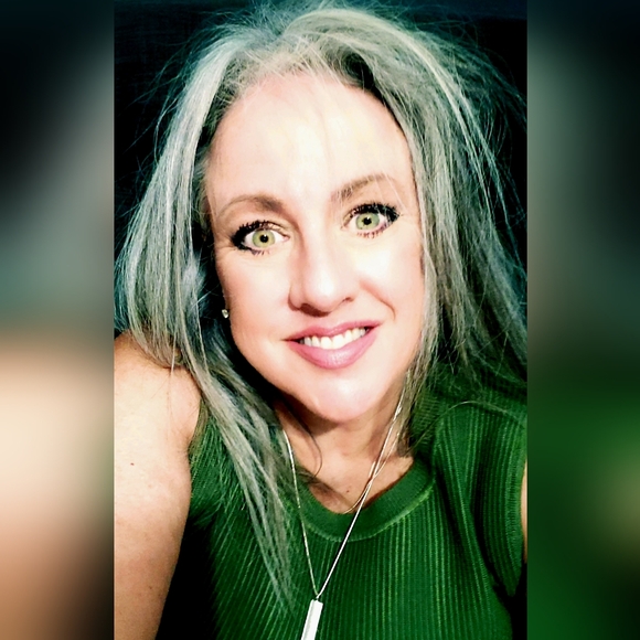 Meet your Posher, Karen - Picture 2 of 2